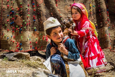 دو کودک از ایل قشقایی