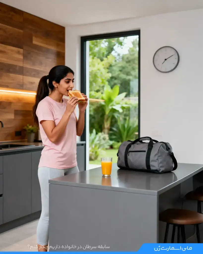 یک خانم با لباس ورزشی در حال خوردن تست صبحانه در آشپزخانه